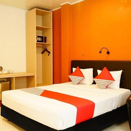 Grand Vella Hotel Pangkal Pinang Exteriör bild