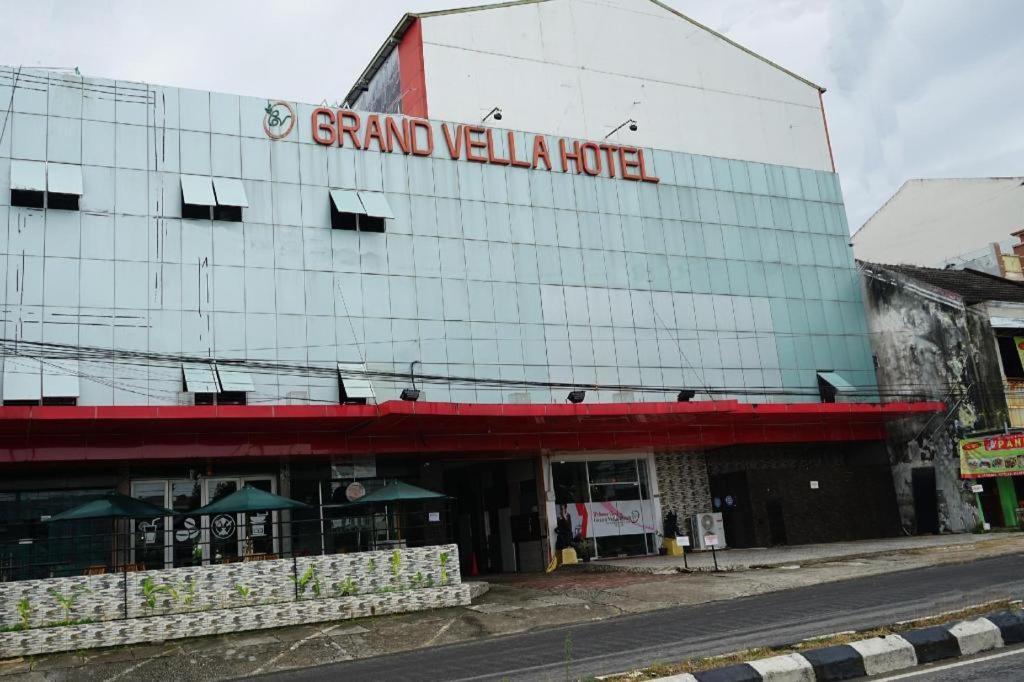 Grand Vella Hotel Pangkal Pinang Exteriör bild