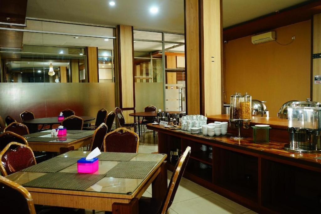 Grand Vella Hotel Pangkal Pinang Exteriör bild